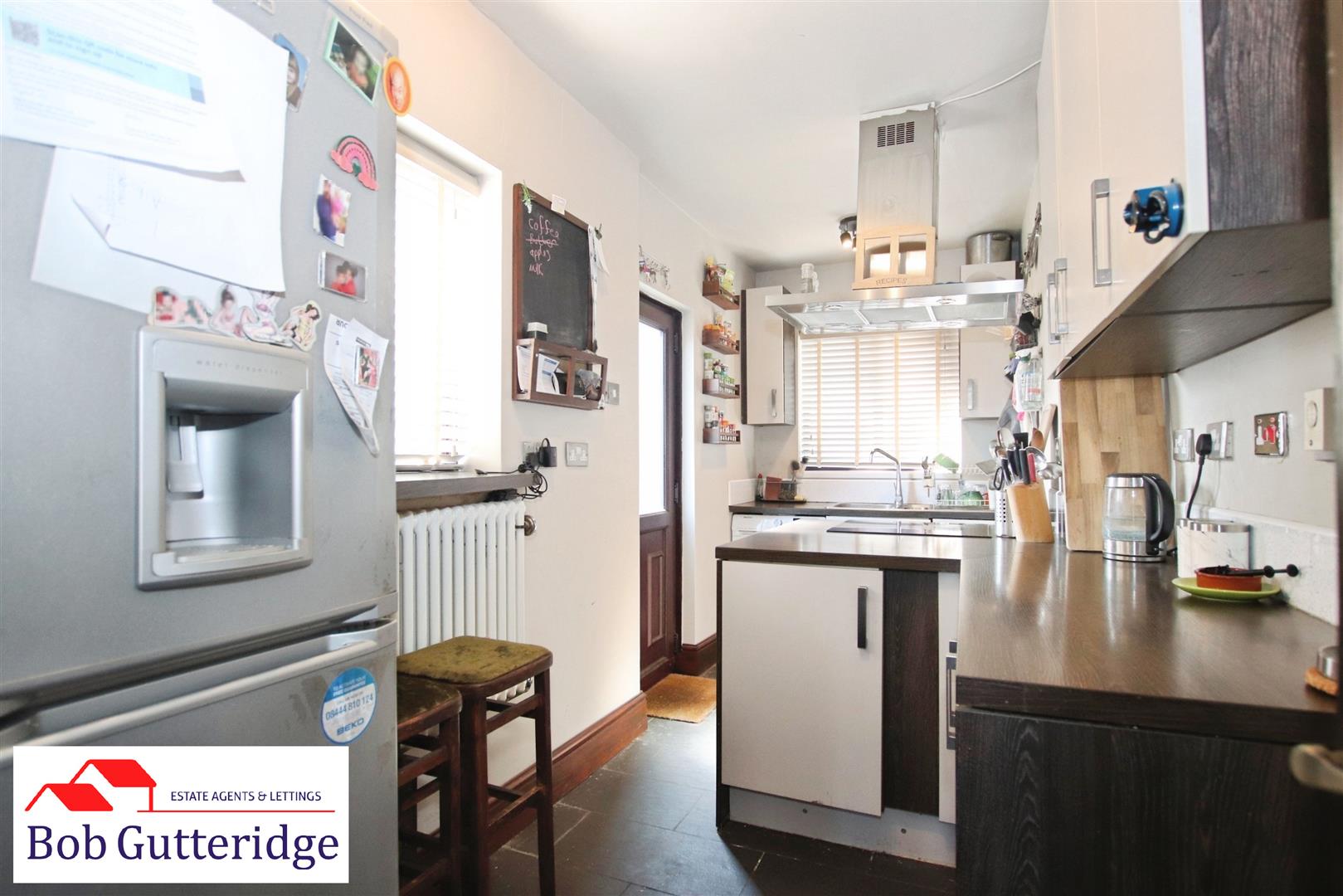 FITTED KITCHEN